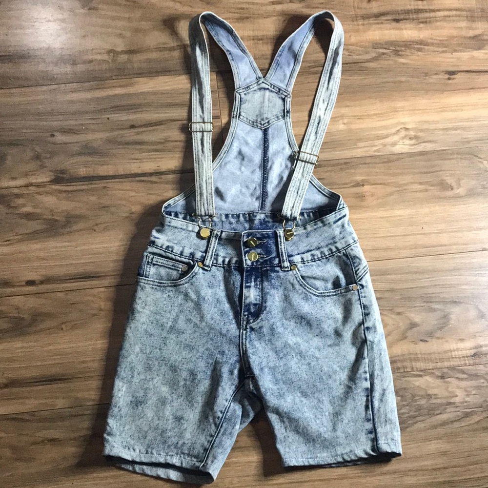 Paparazzi light wash overall denim jeans